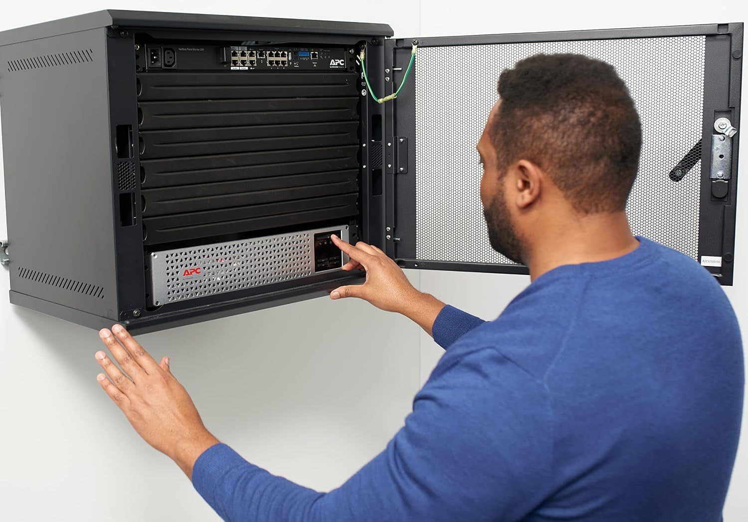 Smart-Ups 1500VA Lithium Ion UPS, SMTL1500RM3UCNC, Short Depth, Pure Sine Wave Rack Mount UPS with Network Card